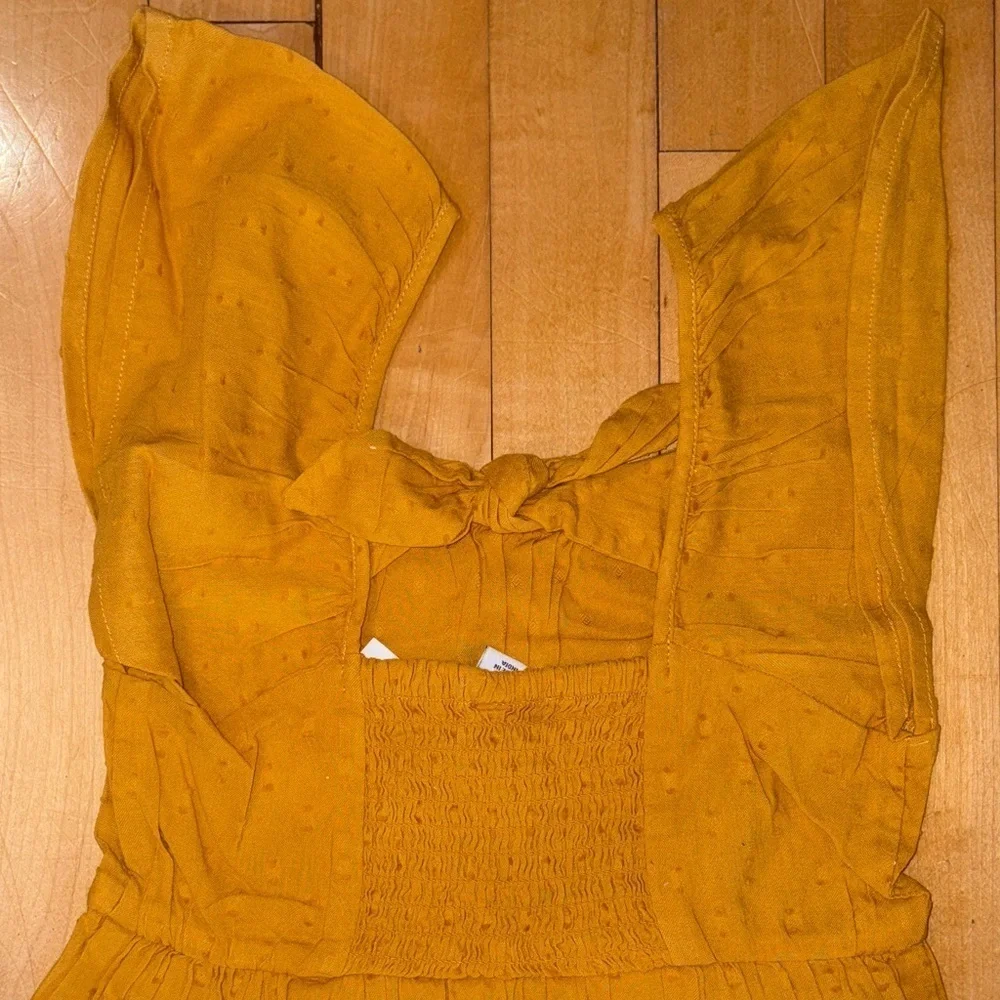 Old Navy Kids Dress in Mustard Yellow Girls size M flutter sleeves smocked waist